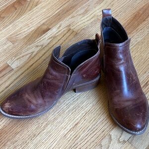 Matisse size 7 Brown Leather Chelsea Ankle Boots